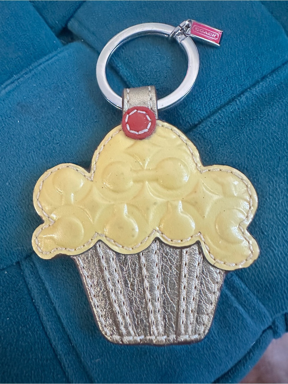 Coach Metallic Gold Cupcake Key Fob with Red Tag - Picture 3 of 3